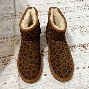 cheeta fuzzy booties